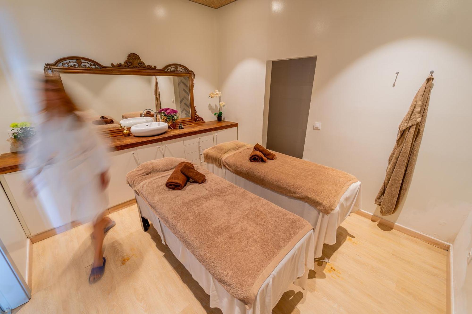 Eco-Apartments La Marineda Roses Exterior photo